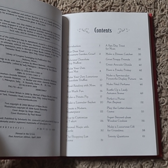 Things to Do With Mom: Lots of Fun for Everyone (Best at Everything) Hardcover - Picture 5 of 9